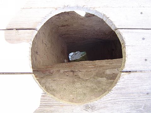 Ubikacja na zamku w Janowcu o g��boko�ci 20 metr�w