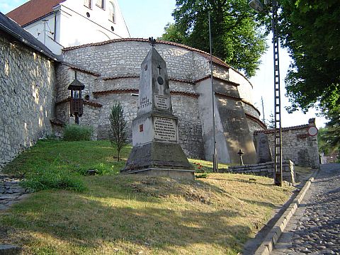Kazimierz Dolny - pomnik poświęcony Józefowi Piłsudskiemu