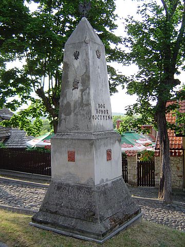 Kazimierz Dolny - pomnik poświęcony Józefowi Piłsudskiemu