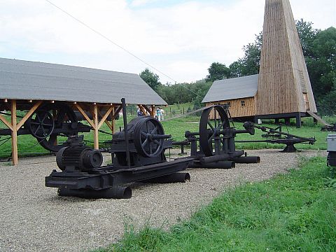 Sanok - skansen - z kopalni ropy s044 - PTTK Strzelin