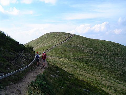 Zejcie z Tarnicy - w tle Szeroki Wierch