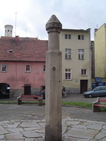 Bystrzyca K�odzka - Ma�y Rynek - pr�gierz