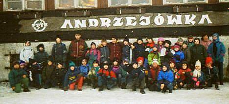 Przed schroniskiem PTTK 'Andrzej�wka' - G�ry Kamienne