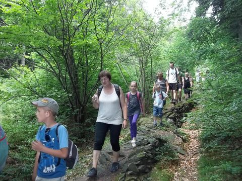 Wycieczka na Biskupi� Kop� - zej�cie do Jarno�t�wka s076 - PTTK Strzelin