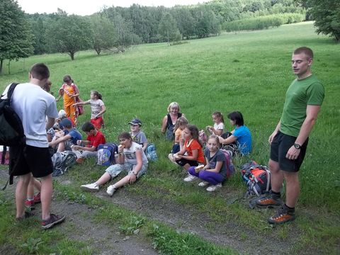 Wycieczka na Biskupi� Kop� - zej�cie do Jarno�t�wka s080 - PTTK Strzelin