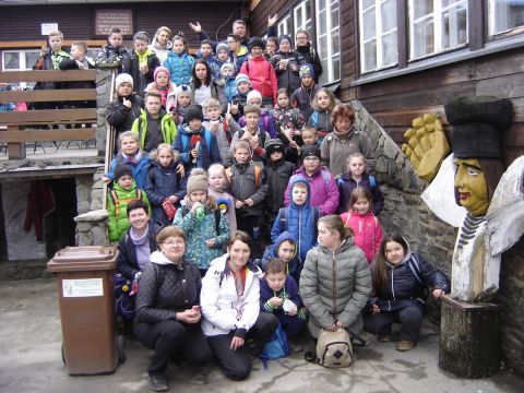 Ko�o schroniska PTTK 'Pod Biskupi� Kop�' s090 - PTTK Strzelin