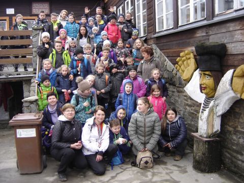 Ko�o schroniska PTTK 'Pod Biskupi� Kop�' s091 - PTTK Strzelin