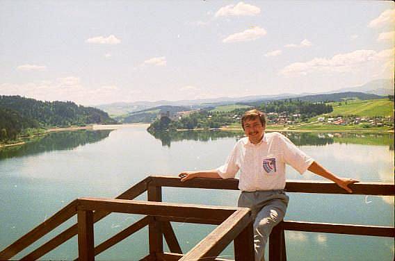 Widok z zamku Czorsztyn na zalew i Niedzic�