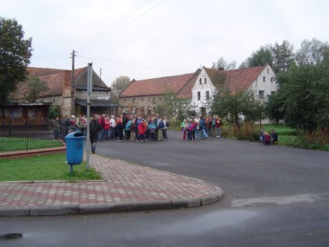 XVII Rajd Wzg�rz Strzeli�skich - start rajdu w Przewornie s002 - PTTK Strzelin