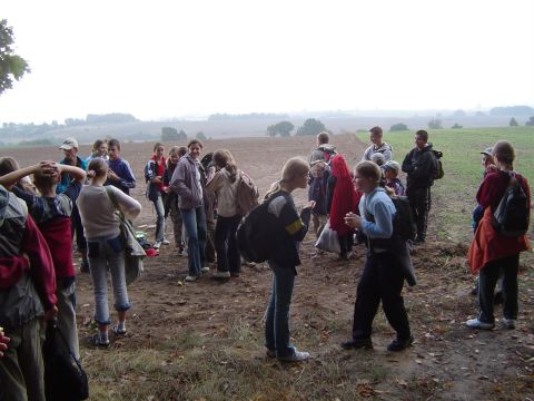 XVII Rajd Wzg�rz Strzeli�skich - odpoczynek nad Krzywin� s011 - PTTK Strzelin