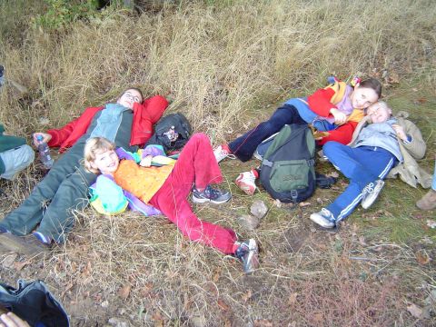 XVII Rajd Wzg�rz Strzeli�skich - odpoczynek nad Krzywin� s014 - PTTK Strzelin