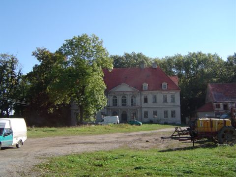 XVIII Rajd Wzg�rz Strzeli�skich - pa�ac w Gilowie s002 - PTTK Strzelin