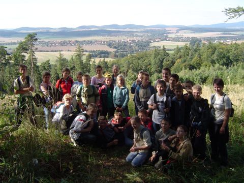 Na Ostrej G�rze - w tle Niemcza s030 - PTTK Strzelin