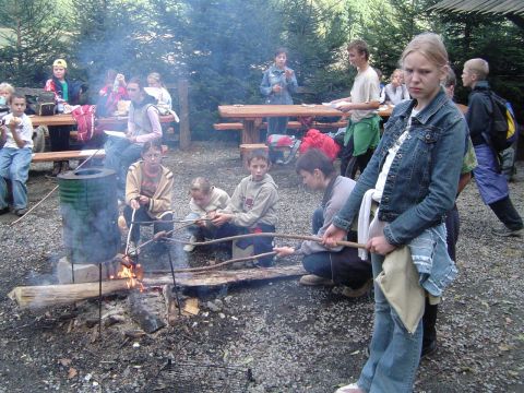 XVIII Rajd Wzg�rz Strzeli�skich - ko�o my�liwskiej chaty s033 - PTTK Strzelin