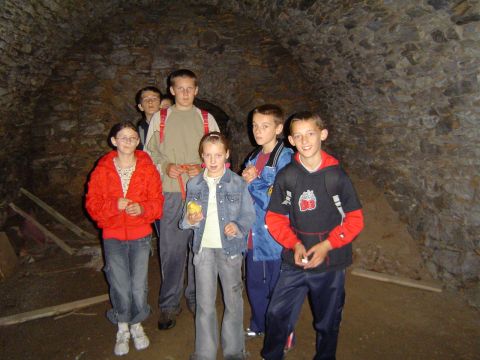 XVIII Rajd Wzg�rz Strzeli�skich - Nieszkowice - w zamkowej piwnicy s059 - PTTK Strzelin