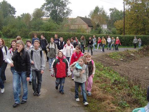 XXI Rajd Wzg�rz Strzeli�skich - w drodze na Ostr� G�r� s030 - PTTK Strzelin