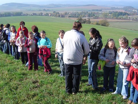 XXI Rajd Wzg�rz Strzeli�skich - wr�czenie odznak rajdowych s030 - PTTK Strzelin