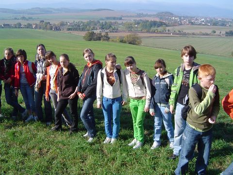 XXI Rajd Wzg�rz Strzeli�skich - wr�czenie odznak rajdowych s033 - PTTK Strzelin