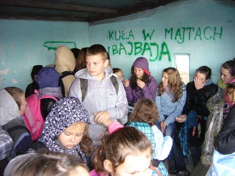 XXIV Rajd Wzg�rz Strzeli�skich - schronienie przed deszczem