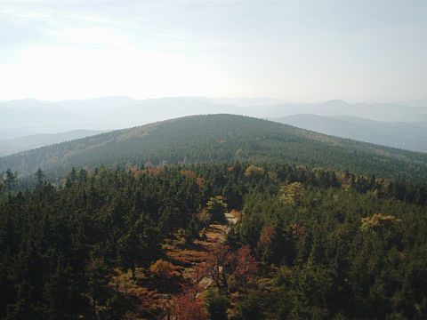 Widok z wie�y widokowej na Wielkiej Sowie na Ma�� Sow�