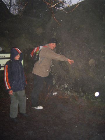 Szczeliniec Wielki - s�o� z dziur� szcz�cia