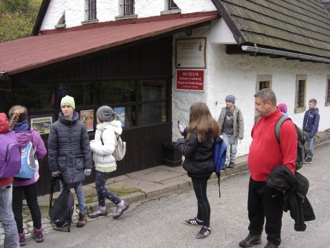 XVI Rajd 'G�ry Sto�owe' - skansen w Pstr��nej s028 - PTTK Strzelin