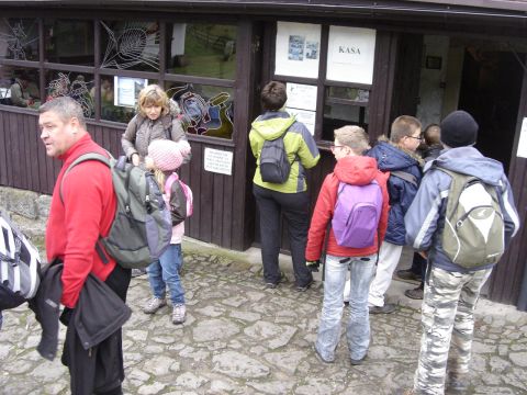 XVI Rajd 'G�ry Sto�owe' - skansen w Pstr��nej s029 - PTTK Strzelin