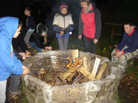 XVI Rajd 'G�ry Sto�owe' - ognisko w Radkowie s001 - PTTK Strzelin