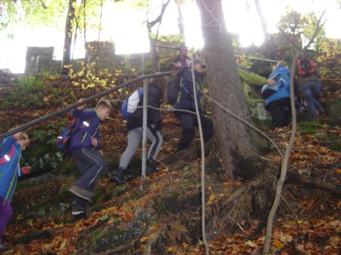 XVI Rajd 'G�ry Sto�owe' - podej�cie na Zamek Le�na s035 - PTTK Strzelin