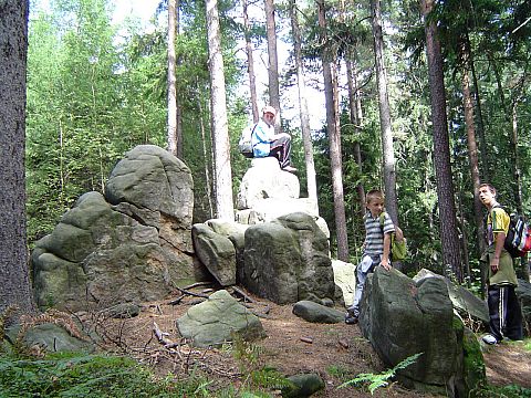 Ska�y w drodze ze Szczytnej na Piekieln� G�r�