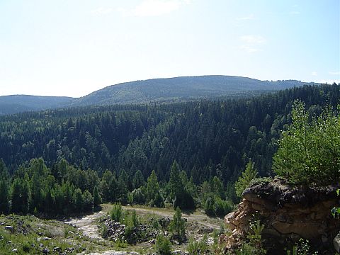 Kamienio�om nad Piekieln� Dolin� - widok na Wolarz