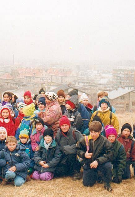 Na wej�ciu na G�r� Parkow� - w tle Bielawa