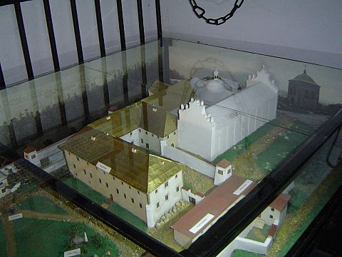 �wi�ty Krzy� - makieta klasztoru