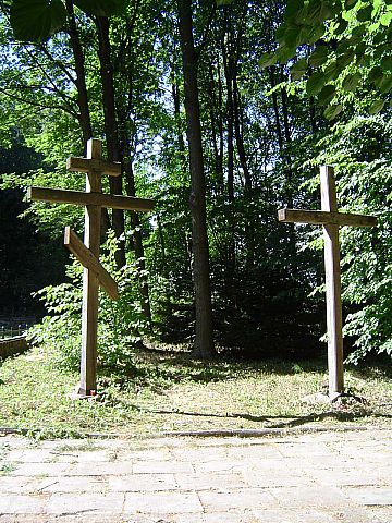 �wi�ty Krzy� - cmentarz je�c�w radzieckich