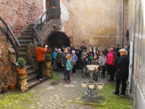 W zamku Kapitanowo - �cinawka �rednia s005 - PTTK Strzelin