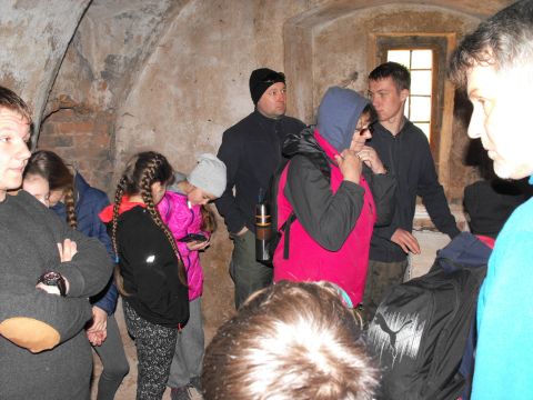 W zamku Kapitanowo - �cinawka �rednia s011 - PTTK Strzelin