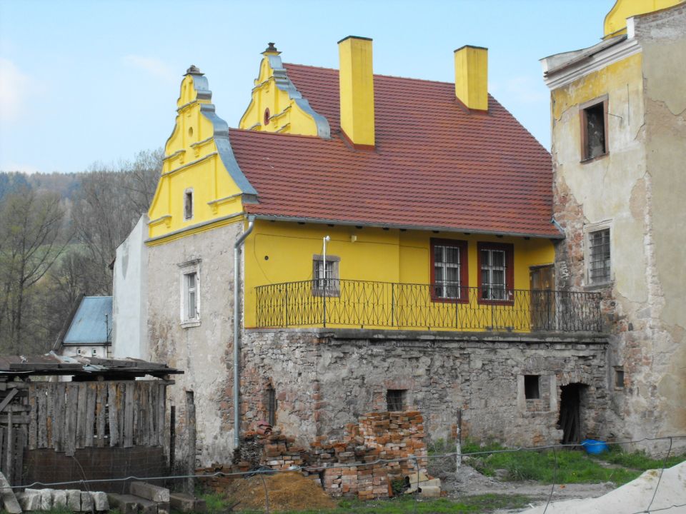 Zamek Kapitanowo w Ścinawce Średniej s003 - PTTK Strzelin