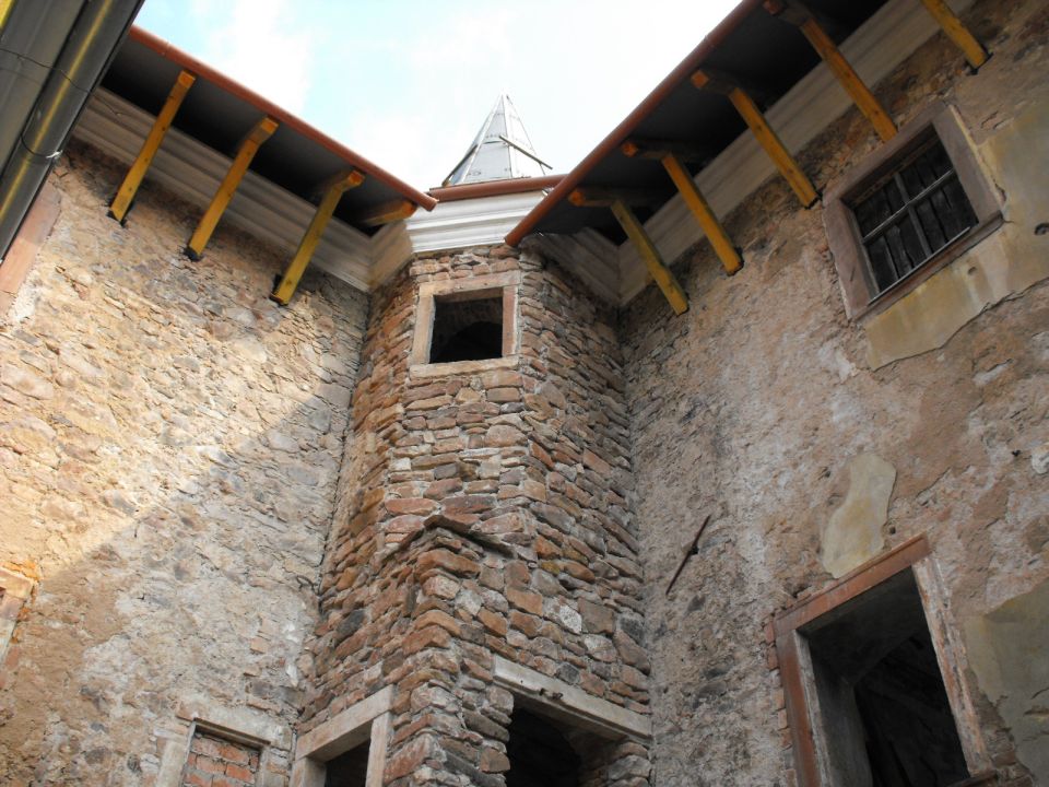 Zamek Kapitanowo w Ścinawce Średniej s003 - PTTK Strzelin