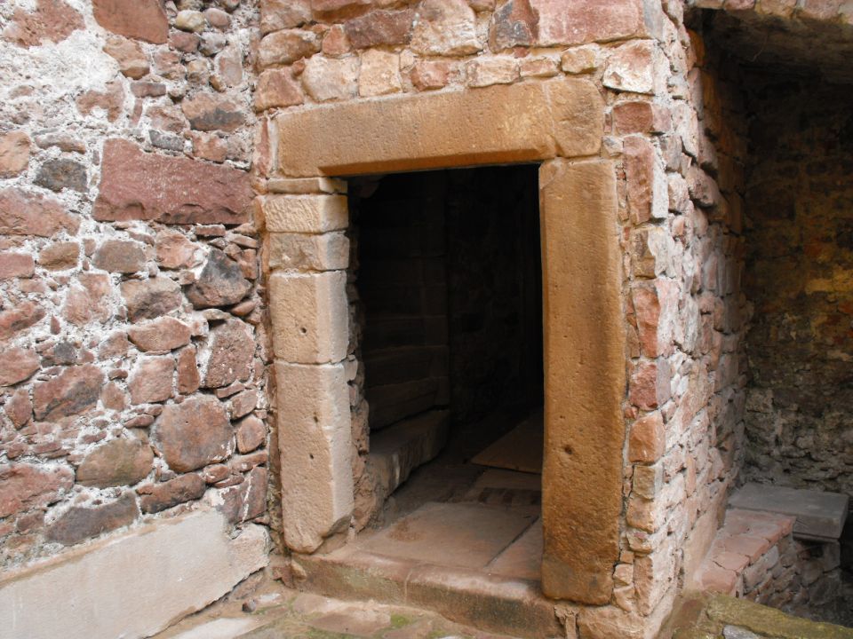 Zamek Kapitanowo w Ścinawce Średniej s003 - PTTK Strzelin